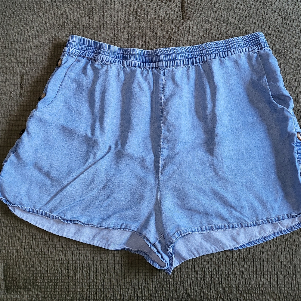 Women's Chambray Shorts